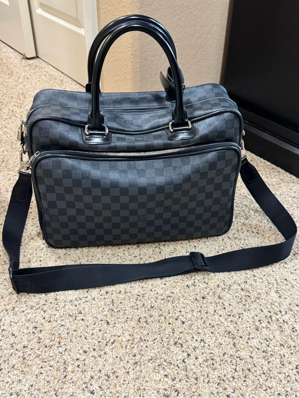 Louis Vuitton Damier Graphite Black ICare travel bag